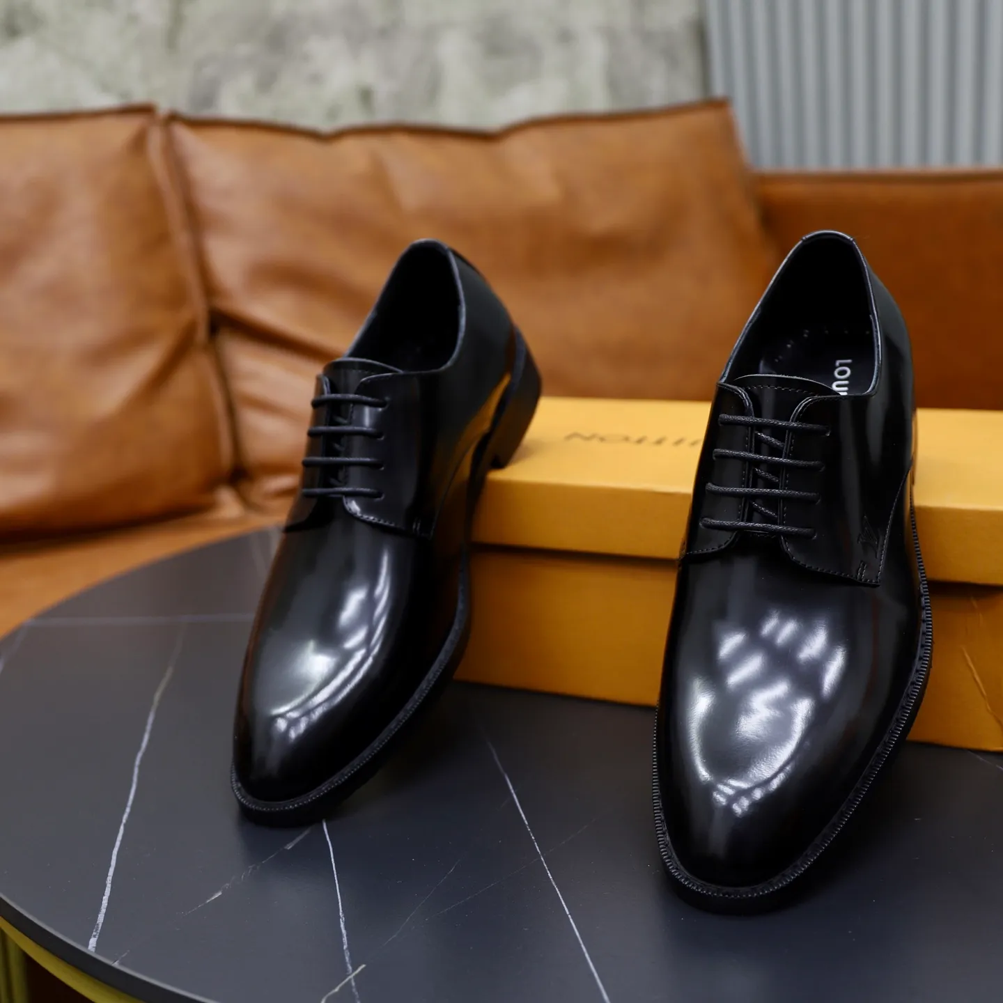 Ex-factory price: 500💰🙅‍♂️🙅‍♂️🙅‍♂️ Brand: LV Louis Vuitton Standard code: Men's size 38-44 (45 can be customized) Grade: Same style as the official website Original order quality Material: Original cowhide surface Comfortable cowhide lining Original outsole Style category: Men's fashionable casual leather shoes Distinguished big-name luxury elements Top luxury Color: actual picture color